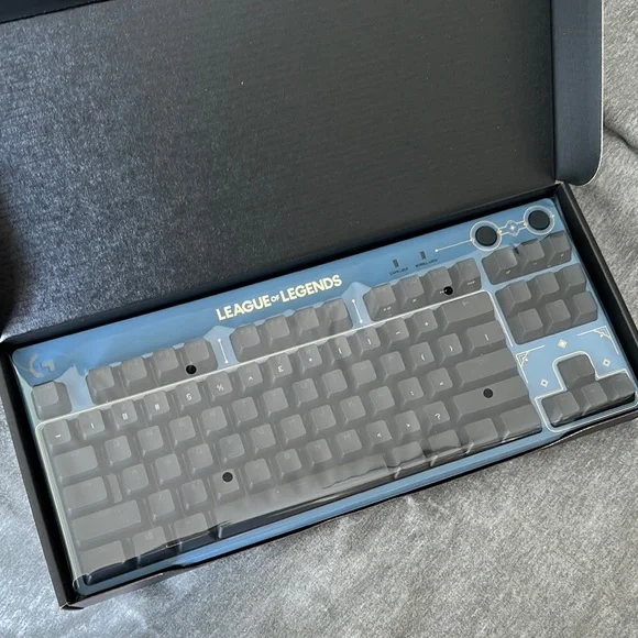 Logitech G Pro League of Legends Keyboard - Picture 4 of 9